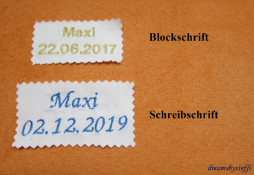 Ansicht Blockschrift in gold und Schreibschrift in blau