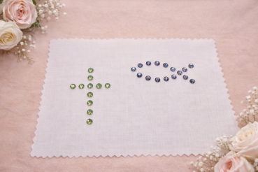 Zusatzmotiv für Taufkleidung – Kreuz oder Fisch aus funkelnden Glassteinen