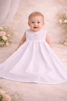 Nahaufnahme Taufaufleger mit Motiv und darunter Name in gold