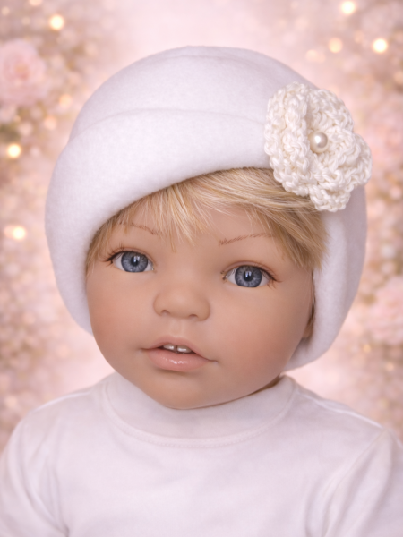 Taufmütze aus Fleece mit Blume + Perle