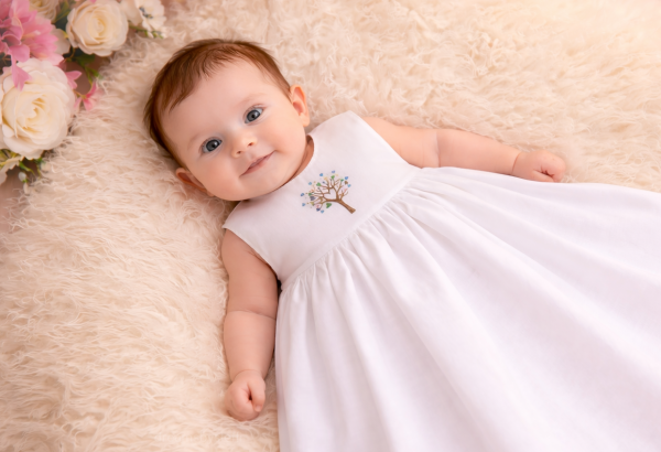 Taufaufleger Taufkleid Motiv gestickt "Lebensbaum" bunt